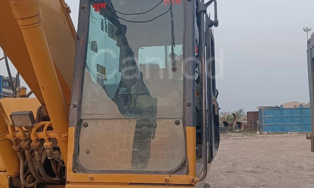 Komatsu PC210 LC Excavator